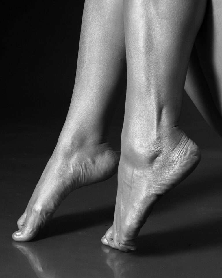 Elegant black and white photo of ballet dancer's feet poised gracefully on tiptoe.